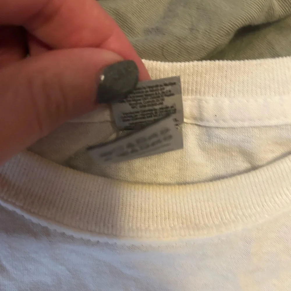 Designer inspired logo short sleeve shirt. - Picture 15 of 15
